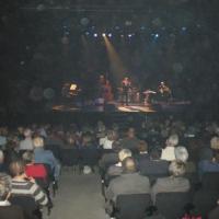 Bernard en concert avec ses musiciens a Thiers